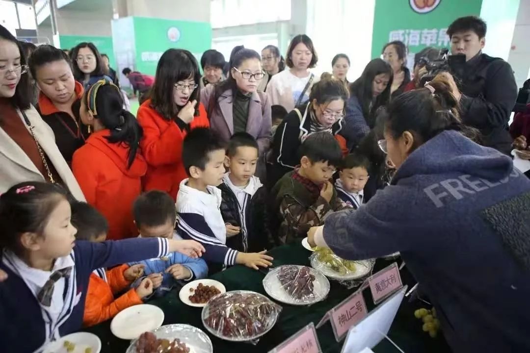 k8.com应邀参加威海市第三届知名农产品展暨第十届苹果擂台赛，助力农产品质量安全，实现农业信息化！