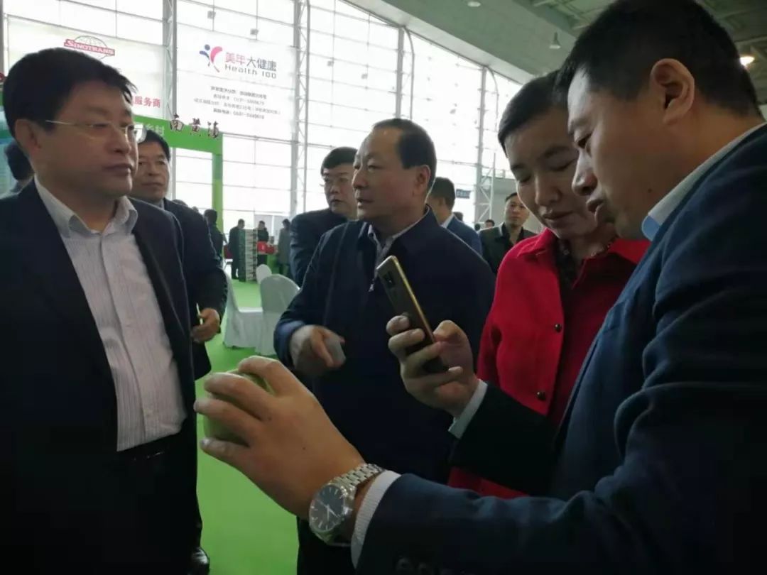 k8.com应邀参加威海市第三届知名农产品展暨第十届苹果擂台赛，助力农产品质量安全，实现农业信息化！(图2)